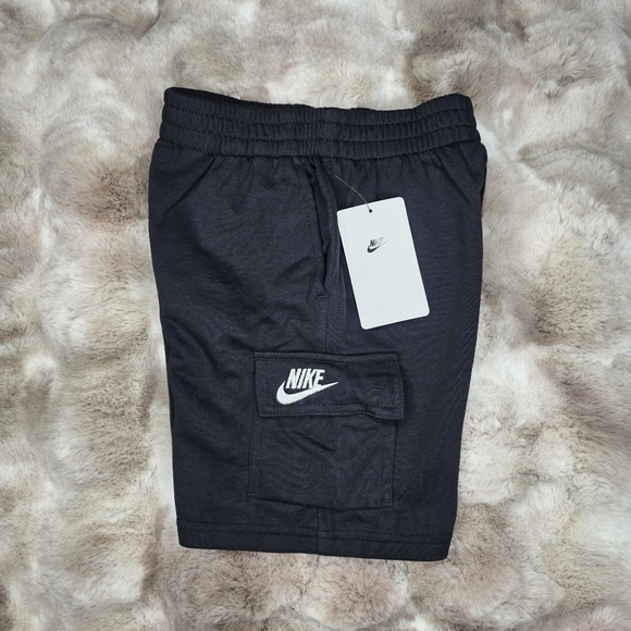 Nike Short Sleeve T-Shirt & Cargo Shorts 2 Piece Set White/Black Size 6 Boys NWT - Picture 4 of 8